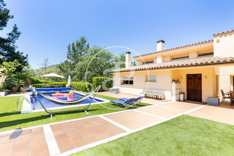 Foto a72a9152-b945-4536-9694-3ec97cbd9be7. Lloguer casa amb calefacció aparcament piscina a Matadepera