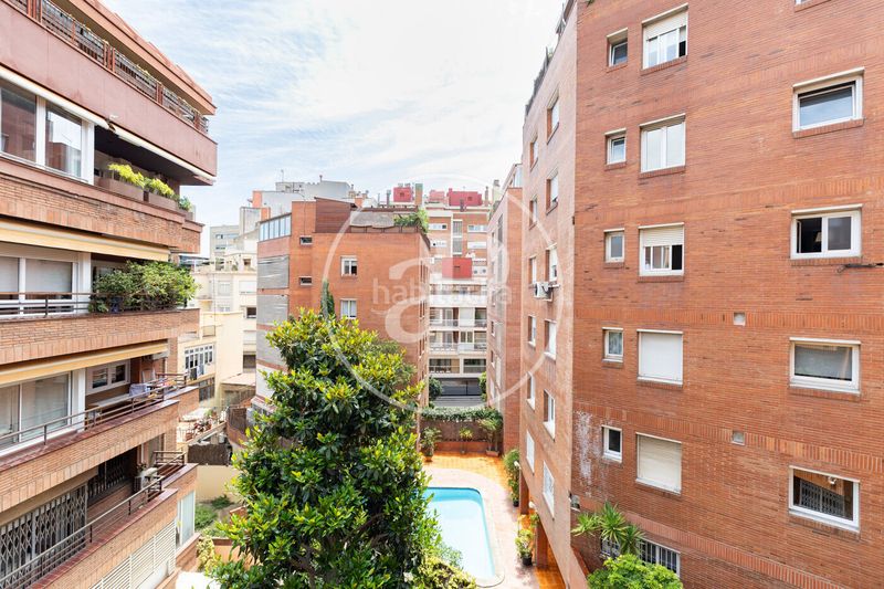Foto d1d72a92-fb50-47d1-8e3f-985d8894e13e. Pis amb calefacció aparcament a Tres Torres Barcelona