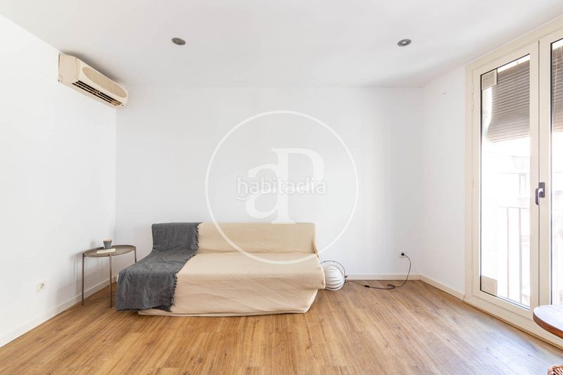 Foto f41fa997-b91e-41f5-bf81-f2bd055bb221. Pis amb calefacció a Raval Barcelona