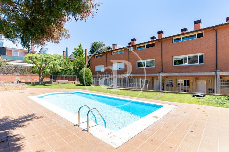 Foto 23e57cbb-5ff8-439b-9199-a7c2e277c2aa. Casa aparellada amb calefacció aparcament piscina a Matadepera