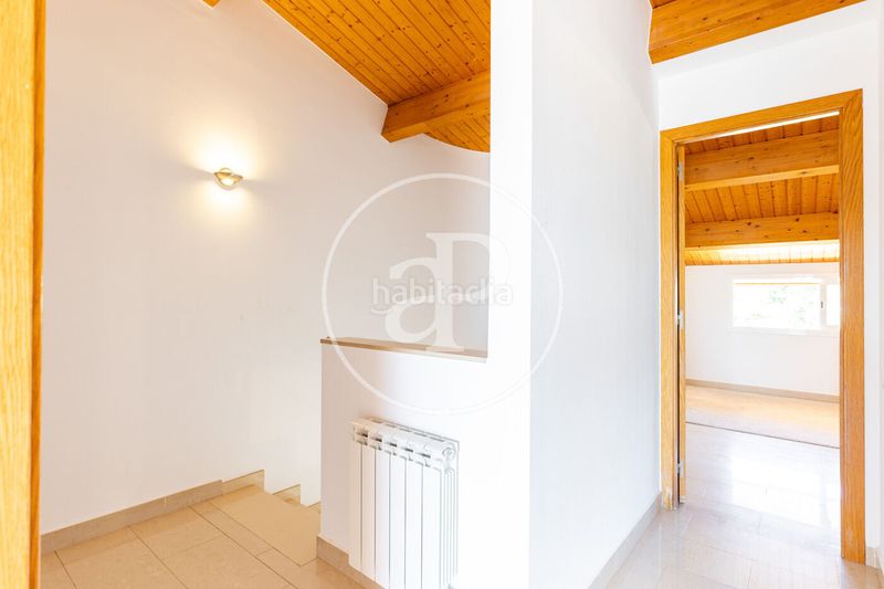 Foto 7143fba3-ea83-49a8-aa1c-3e7d1e0c96a5. Casa aparellada amb calefacció aparcament piscina a Matadepera