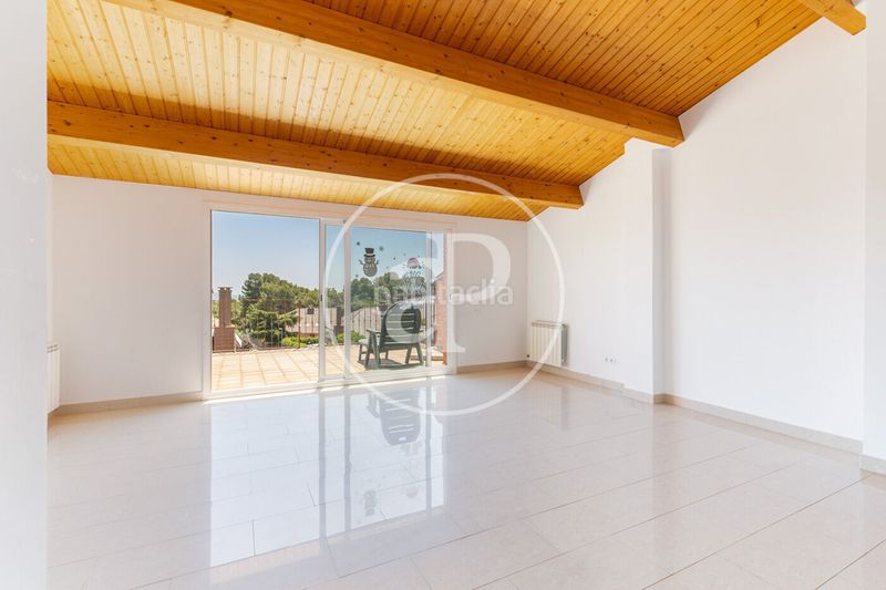 Foto 96ba7528-6dd9-4820-928a-519893cb8449. Casa aparellada amb calefacció aparcament piscina a Matadepera