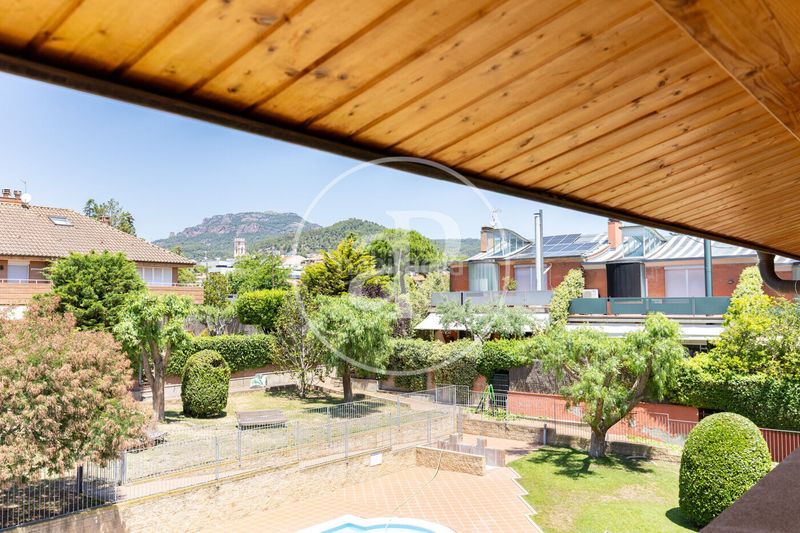 Foto a142c219-1522-41f9-84bb-f21a9a7cbee5. Casa aparellada amb calefacció aparcament piscina a Matadepera