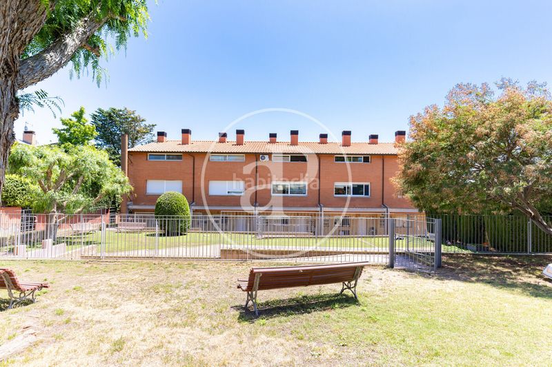 Foto a5665061-0f12-4921-b338-f15123f5ffdc. Casa aparellada amb calefacció aparcament piscina a Matadepera