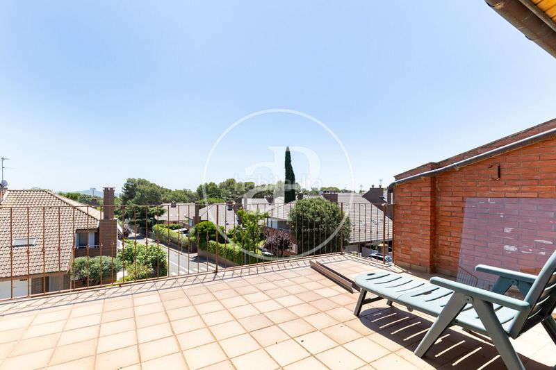 Foto b9222bcd-82ce-4d29-b178-90f54c10afc2. Casa aparellada amb calefacció aparcament piscina a Matadepera