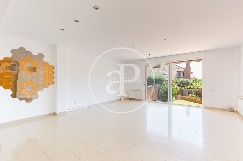Foto bd52cb35-9250-448b-b3ba-f82cfea1b6f3. Casa aparellada amb calefacció aparcament piscina a Matadepera