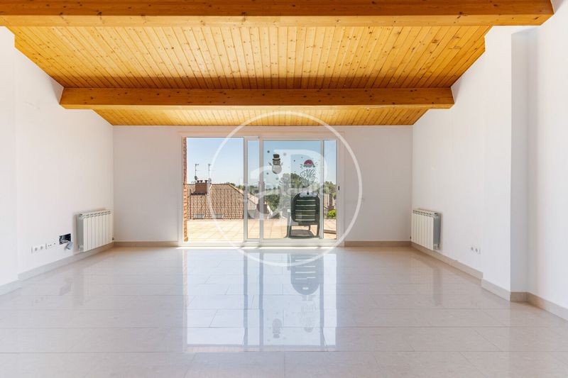Foto dc9397d3-4811-42c8-9aa5-d60b1afea3f4. Casa aparellada amb calefacció aparcament piscina a Matadepera