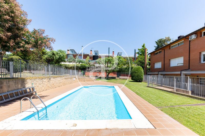 Foto e600fd94-7b74-4392-96fb-9f04c5ef1b84. Casa aparellada amb calefacció aparcament piscina a Matadepera