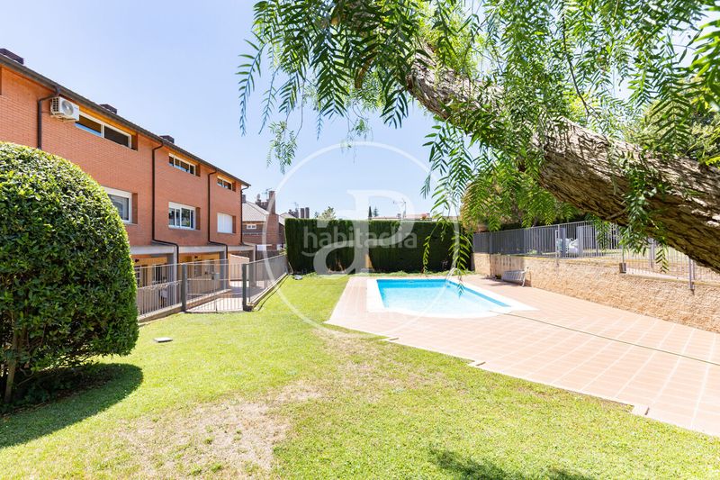 Foto ef4db09b-e7d4-46d5-b349-e523369a8b7f. Casa aparellada amb calefacció aparcament piscina a Matadepera