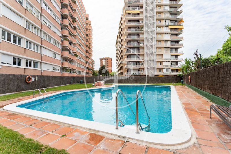 Foto 8db736d4-977b-4e29-87e8-788eb705eb63. Pis amb calefacció aparcament piscina a Sant Ramon - Maternitat Barcelona