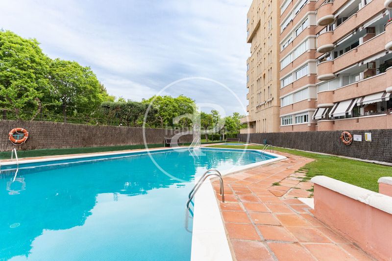 Foto a4828a3d-c439-4c9a-b19f-cb7a42612241. Pis amb calefacció aparcament piscina a Sant Ramon - Maternitat Barcelona