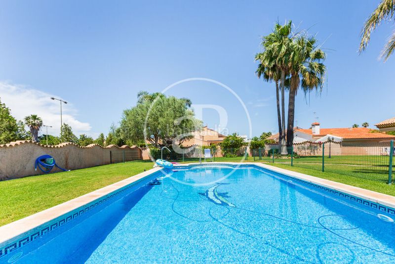 Foto 07443aee-3f08-4fb6-9dbd-5efc8ce30dbc. Casa amb calefacció aparcament piscina a Corinto-Almardà Sagunt