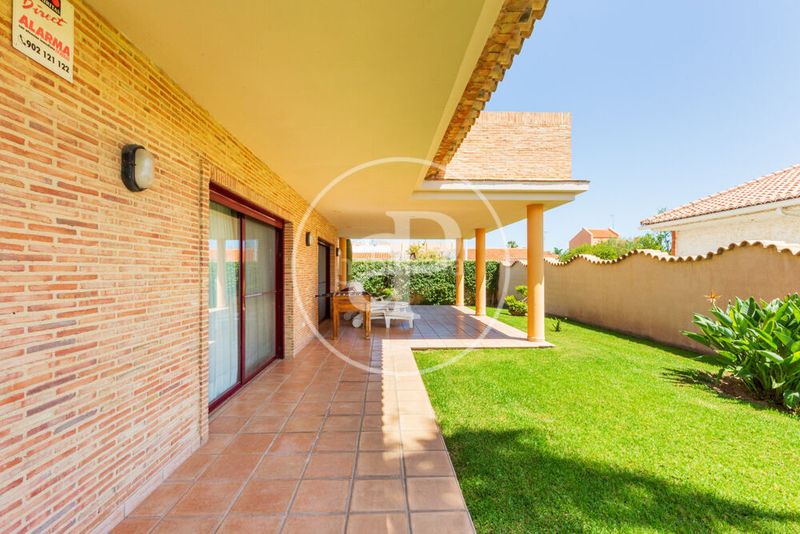 Foto 5a0f5dff-5b30-42a4-b1ae-9aeb1700c931. Casa amb calefacció aparcament piscina a Corinto-Almardà Sagunt