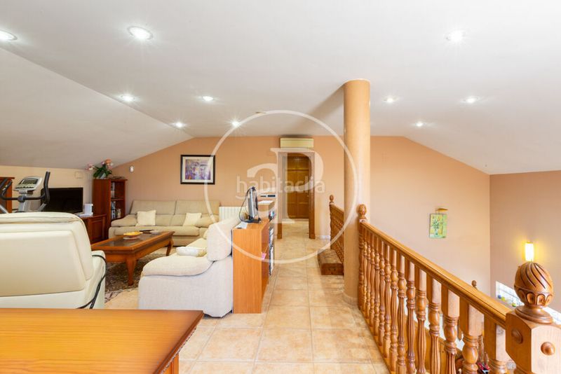 Foto 5ac457c2-ac0b-45e4-bf5e-ed47fb26317e. Casa amb calefacció aparcament piscina a Corinto-Almardà Sagunt