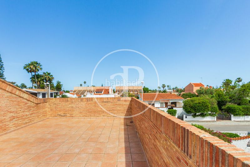 Foto 6a71f840-32d8-4d9f-899e-c92c2e04d134. Casa amb calefacció aparcament piscina a Corinto-Almardà Sagunt