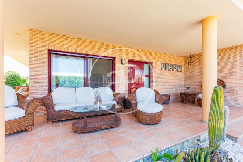 Foto b926ff4f-69f5-4115-abcc-3917b525fa56. Casa amb calefacció aparcament piscina a Corinto-Almardà Sagunt