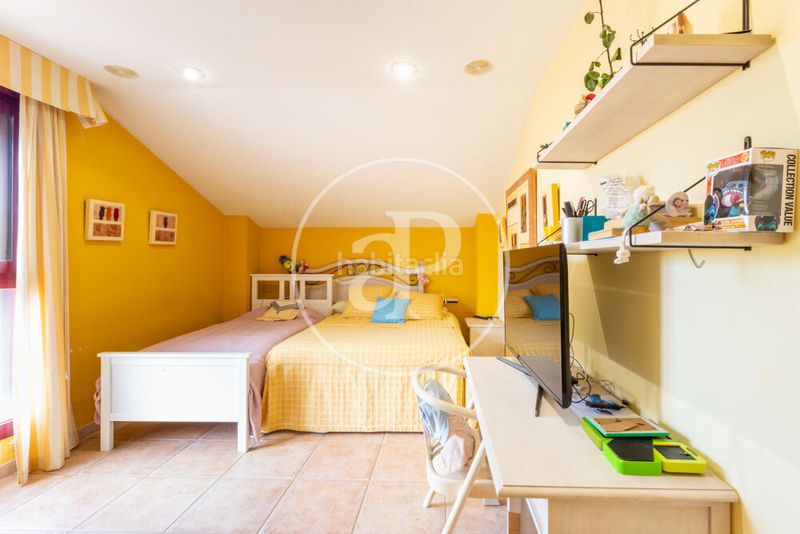 Foto c8b7d85f-a932-40bb-8a6a-09e87b8c6d8e. Casa amb calefacció aparcament piscina a Corinto-Almardà Sagunt