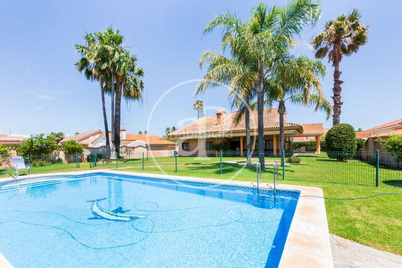 Foto d33a56e2-aa00-4916-8638-80f756506d20. Casa amb calefacció aparcament piscina a Corinto-Almardà Sagunt