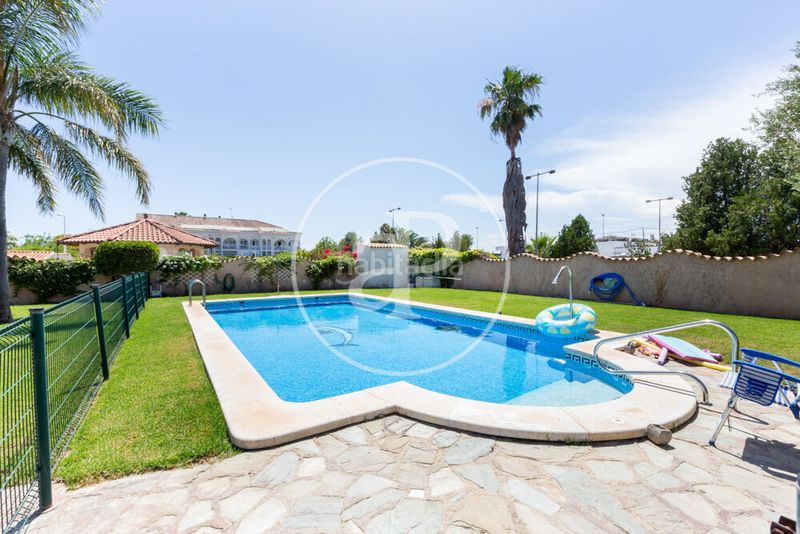 Foto ef930d4f-50a0-4102-9f1e-4d7f4585bcd4. Casa amb calefacció aparcament piscina a Corinto-Almardà Sagunt
