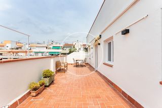 Rent Flat  Carrer de còrsega. Ático en alquiler en leixample