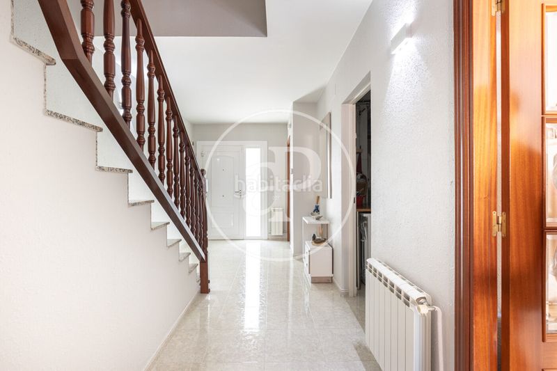 Foto db3fb36a-8378-4c37-84d4-e2bca5bb1947. Casa adossada amb calefacció aparcament a Ca n´Oriol Rubí