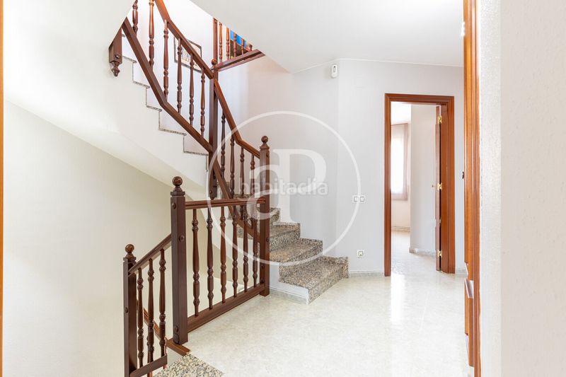Foto eb2ac83a-f997-4408-be91-05b0dd153220. Casa adossada amb calefacció aparcament a Ca n´Oriol Rubí