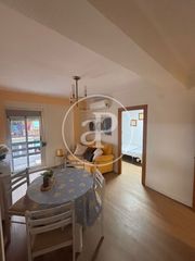 Rent Flat  Av. del primer de maig. Piso en alquiler en lhort de senabre