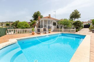 Haus in Sierra Perenchiza-Cumbres de Calicanto-Sto Domingo. Chalet independiente en venta con piscina en venta en sierra per
