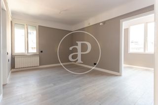 Flat in Vila de Gràcia. Piso en venta en plaza del sol