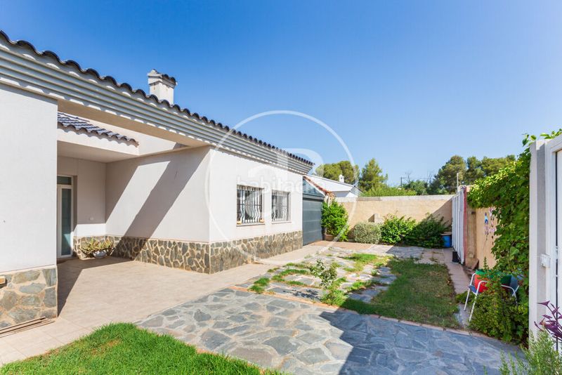 Foto 3d8cbfbf-9486-47db-b555-803462298cd7. Casa amb calefacció aparcament piscina a Olocau