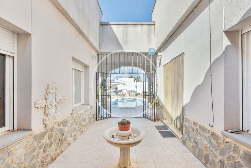 Foto d7a02367-4af1-4012-84e9-b89584501c7a. Casa amb calefacció aparcament piscina a Olocau