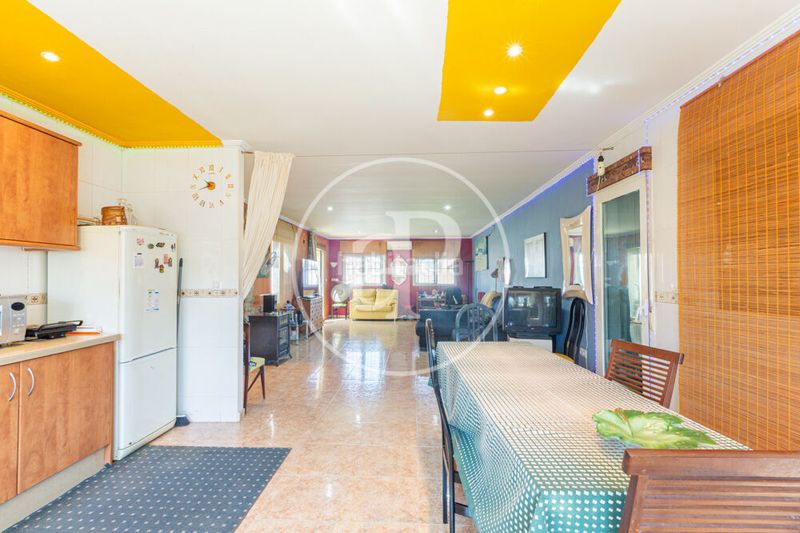 Foto db25a278-0ebb-47a1-9732-099a315e3b84. Casa amb calefacció aparcament piscina a Olocau