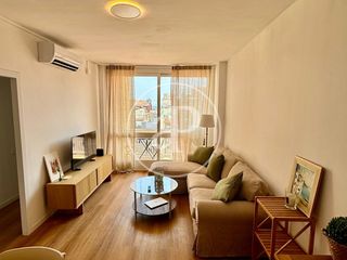 Lloguer Pis  Carrer de la indústria. Piso en alquiler en sagrada familia