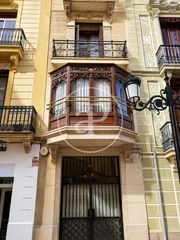 Casa aparellada a Casco Histórico. Casa señorial en venta en castellón de la plana