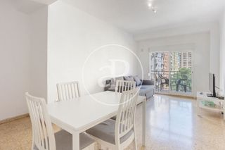Rent Flat  C/ dels lleons. Piso en alquiler en cuitat jardí