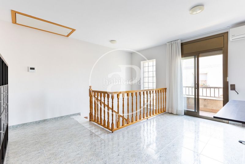 Foto 1f93c945-0062-4d4b-9b53-5ddfdafea35e. Casa adossada amb calefacció aparcament a La Serreta Rubí