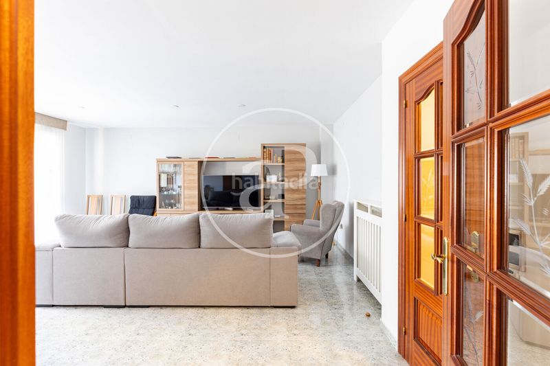 Foto 29ea3055-7d80-4b01-9b3e-e04d5e674f30. Casa adossada amb calefacció aparcament a La Serreta Rubí
