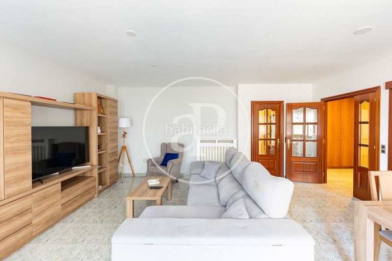 Foto bef995cd-010e-4fbf-87ec-dd376ee00a5b. Casa adossada amb calefacció aparcament a La Serreta Rubí