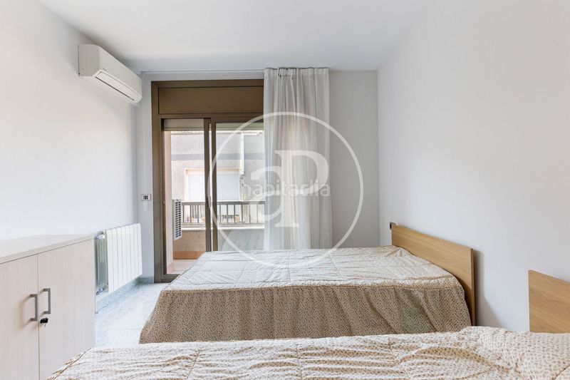 Foto ed9b8950-4931-486e-8eea-312c8a8c40ef. Casa adossada amb calefacció aparcament a La Serreta Rubí