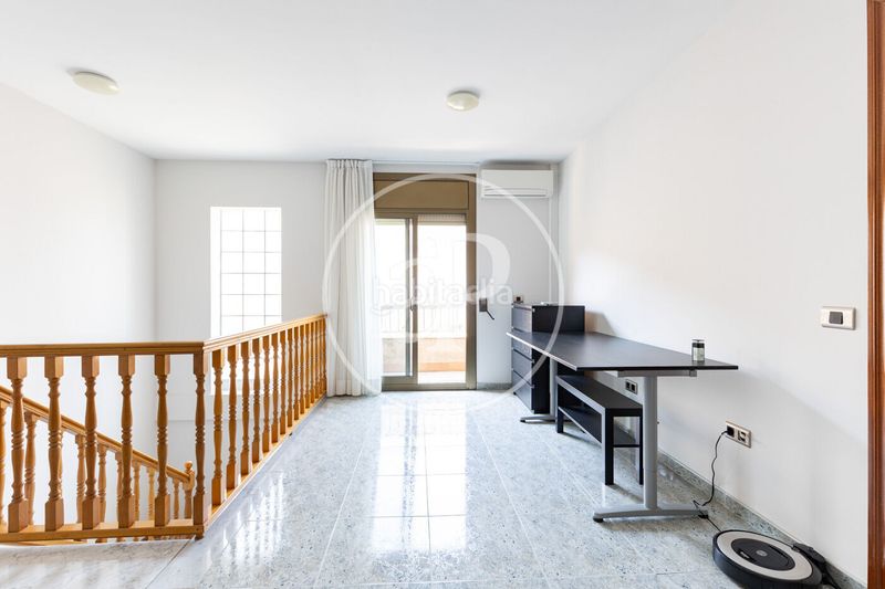 Foto f7e38430-e921-42aa-b5b6-93db6fa7c706. Casa adossada amb calefacció aparcament a La Serreta Rubí