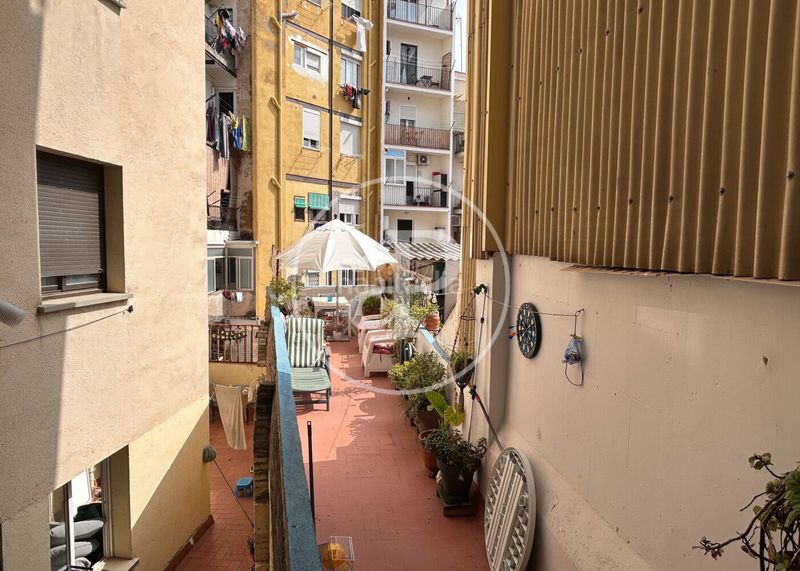 Foto c8357658-d160-43a9-8de9-5207d94d9d3b. Pis amb calefacció a El Poble Sec - Parc de Montjuïc Barcelona