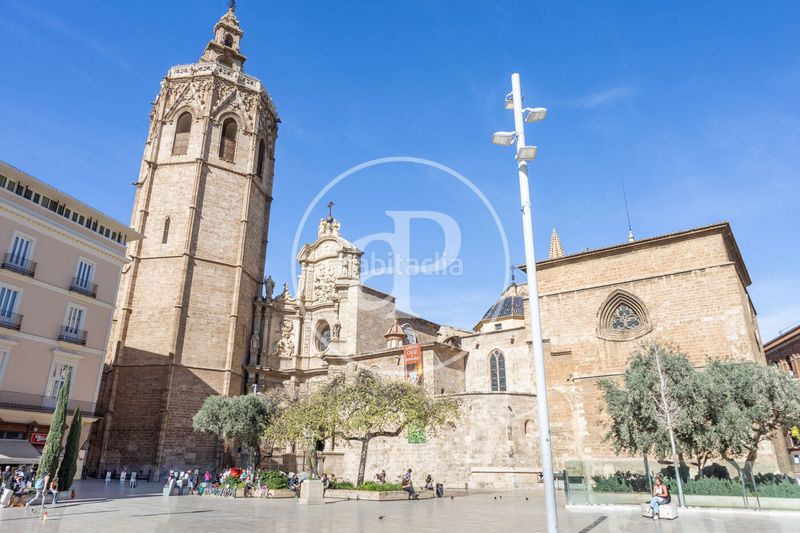 Foto d87b7de7-0774-43a7-9601-951fc76e190e. Casa adossada amb calefacció a El Carme Valencia