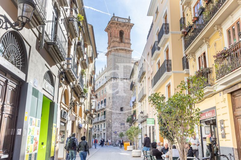 Foto e95f688f-f6b7-4774-b8ba-fac94c530a25. Casa adossada amb calefacció a El Carme Valencia