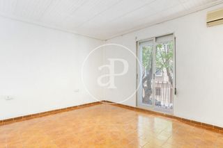 Location Appartement  Carrer de rafael el gallo. Piso en alquiler frente al centro comercial gran turia