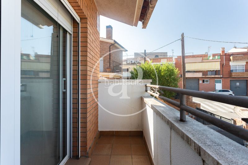 Foto b7e3bf4e-55d5-4bfe-9fb2-527b4a8633ef. Casa amb calefacció aparcament a Ca n´Oriol Rubí