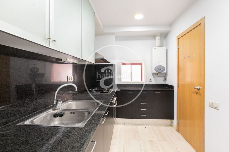 Foto 680a7f42-1b29-498b-8144-6d389f946285. Pis amb calefacció aparcament a Sagrada Família Barcelona