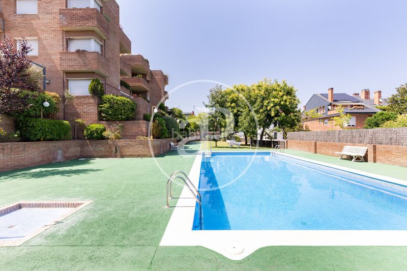 Foto 3b284709-9b93-4be5-8fc4-41f495e22949. Pis amb calefacció aparcament piscina a Eixample Sant Cugat del Vallès