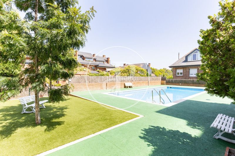 Foto 7b2e6d3f-6a0e-4e42-9085-4f8eacaa2d69. Pis amb calefacció aparcament piscina a Eixample Sant Cugat del Vallès