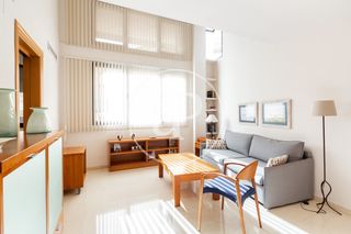 Lloguer Dúplex  Carrer del forn dels apòstols. Dúplex en alquiler de dos habitaciones junto a la plaza de la vi