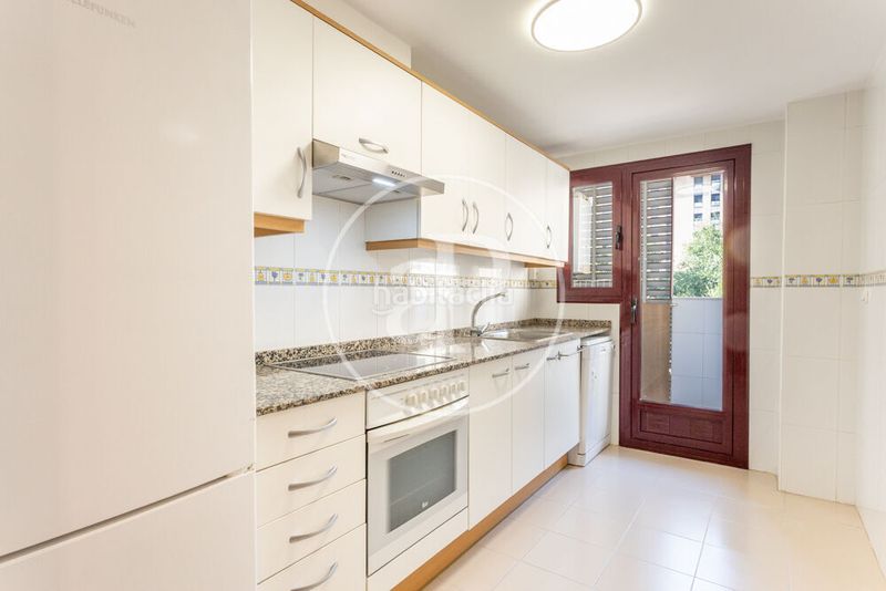 Foto 220d197b-8f44-4f6d-a13e-fd5132f163ea. Rent flat with heating parking pool in Penya-Roja - Avda. Francia Valencia